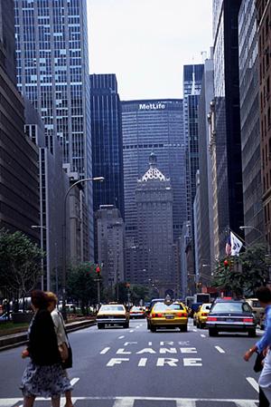 ヘッドライトを守る！フィルム施工で実現する美しい車の外観と長持ちする保護